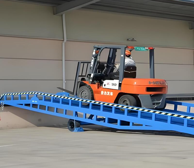 西华移动式卸货平台（叉车用）